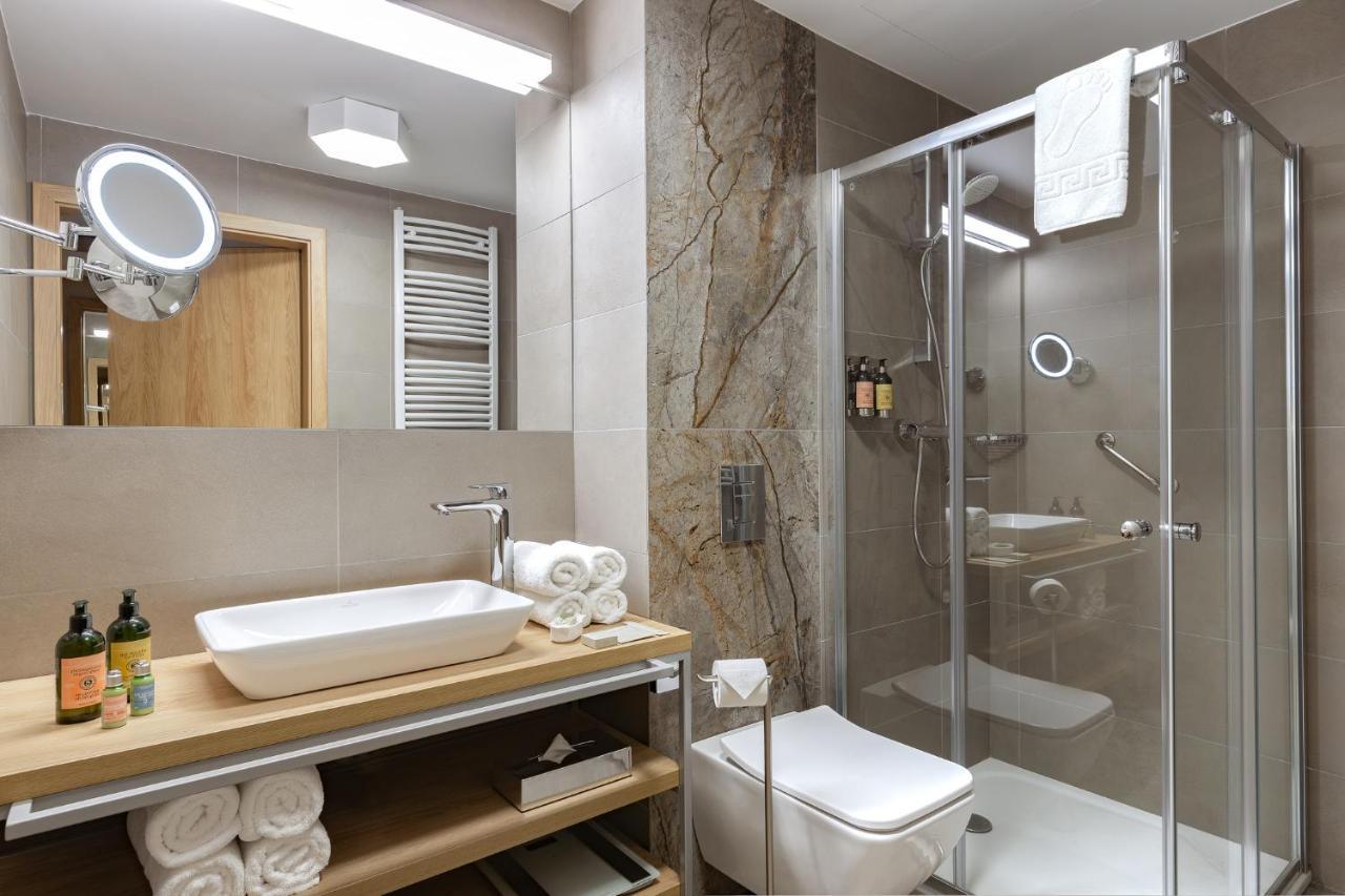 Platinum Mountain Hotel&Spa Szklarska Poręba Εξωτερικό φωτογραφία A modern bathroom