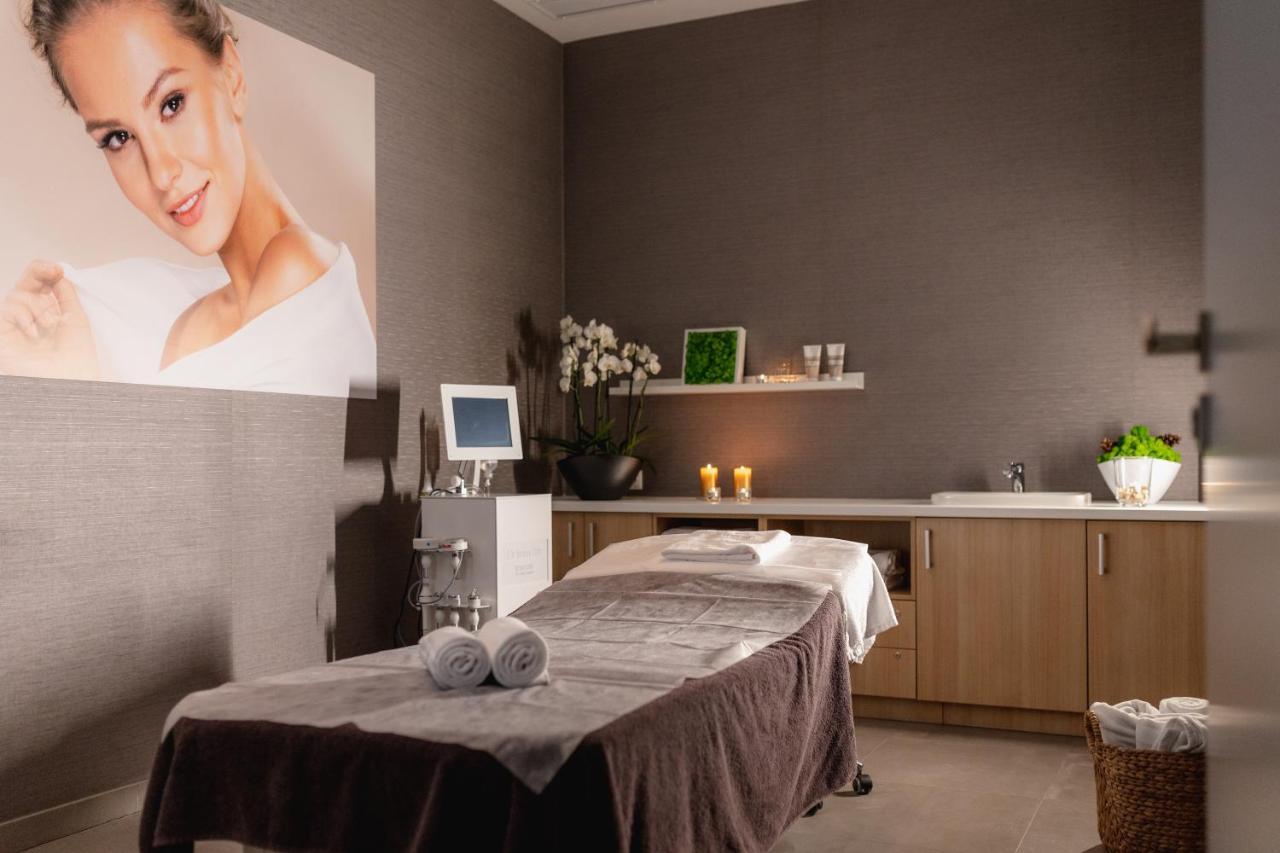 Platinum Mountain Hotel&Spa Szklarska Poręba Εξωτερικό φωτογραφία A treatment room at a medical spa