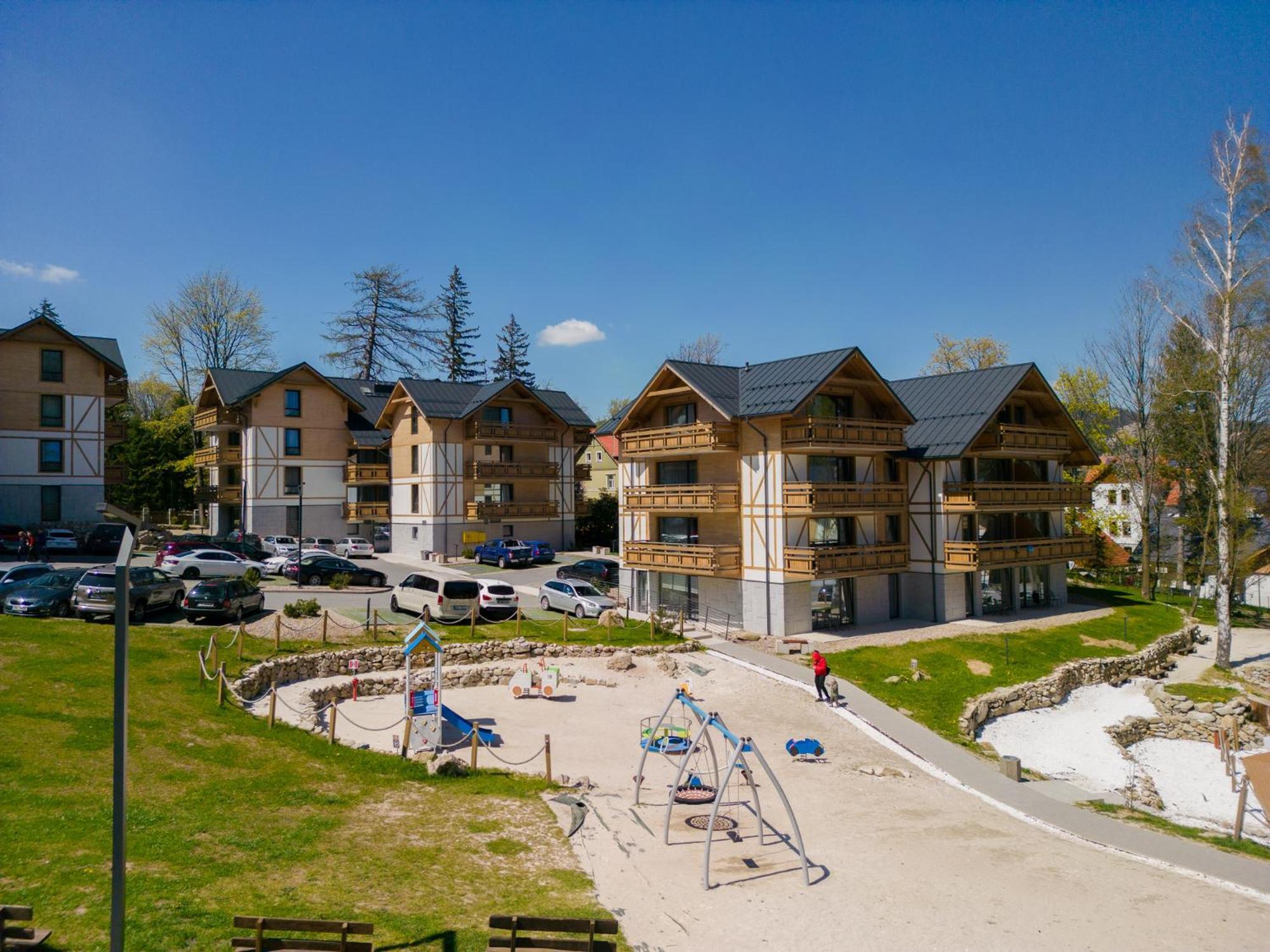 Platinum Mountain Hotel&Spa Szklarska Poręba Εξωτερικό φωτογραφία Residential buildings in the village