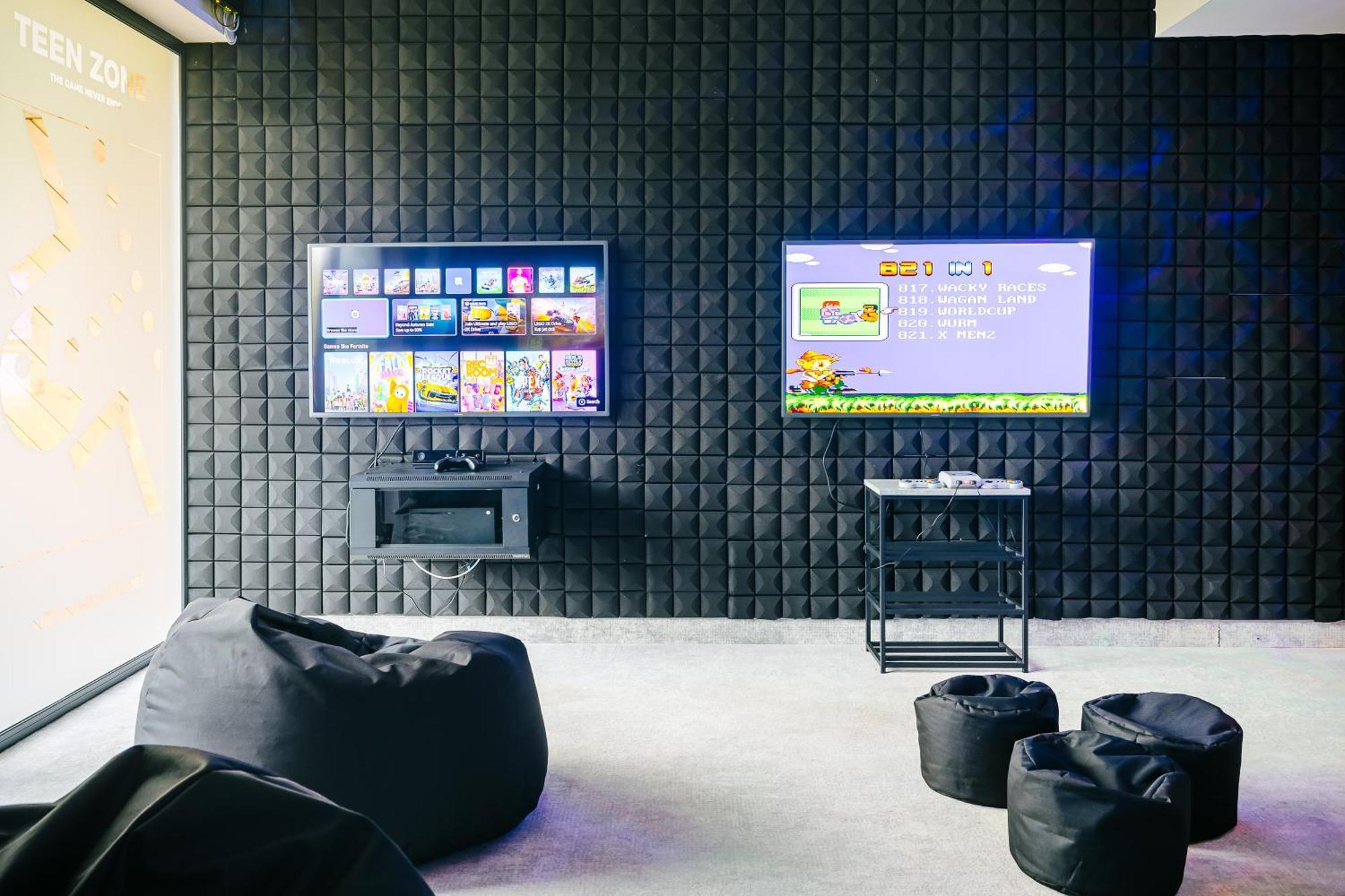 Platinum Mountain Hotel&Spa Szklarska Poręba Εξωτερικό φωτογραφία The Xbox Game Lounge at the 2019 Consumer Electronics Show